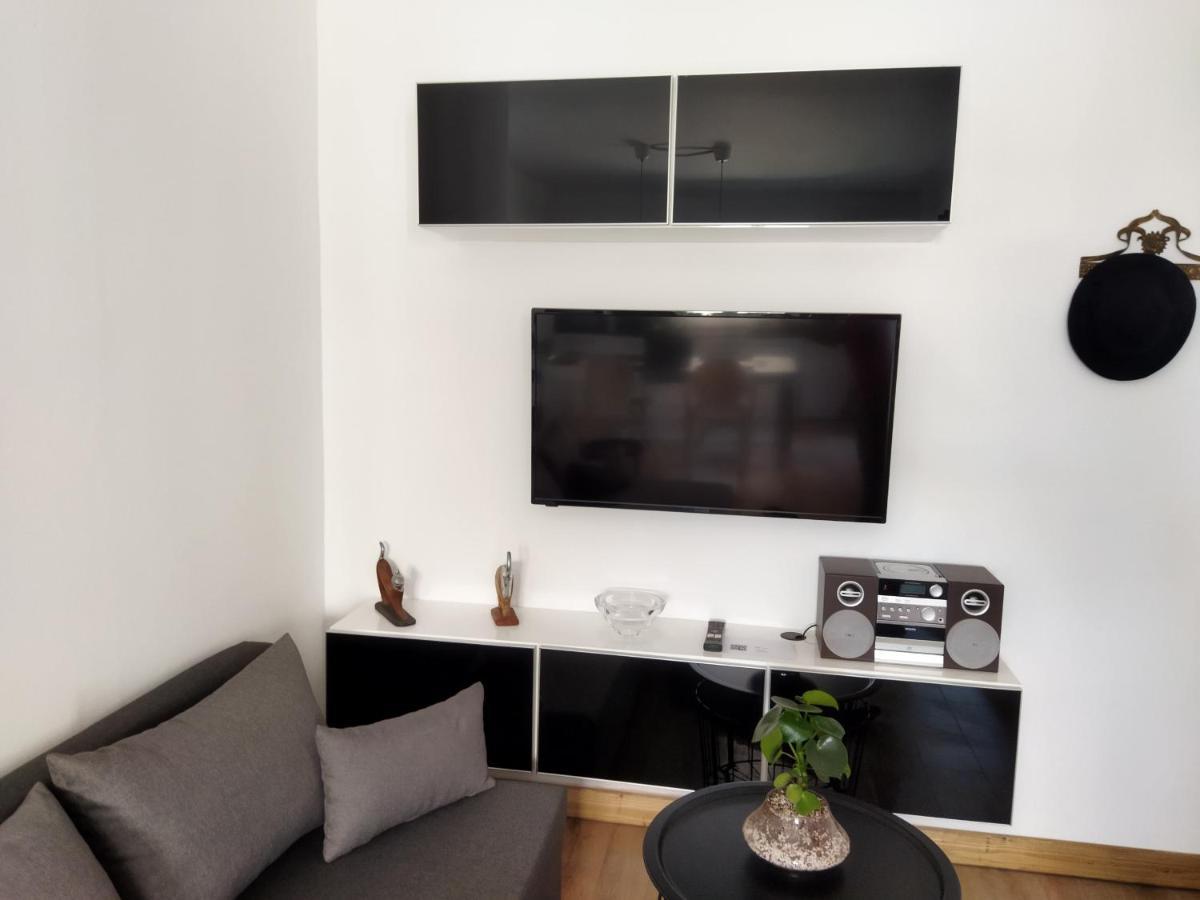 Minimal Apartment By The Beach Corinth Экстерьер фото