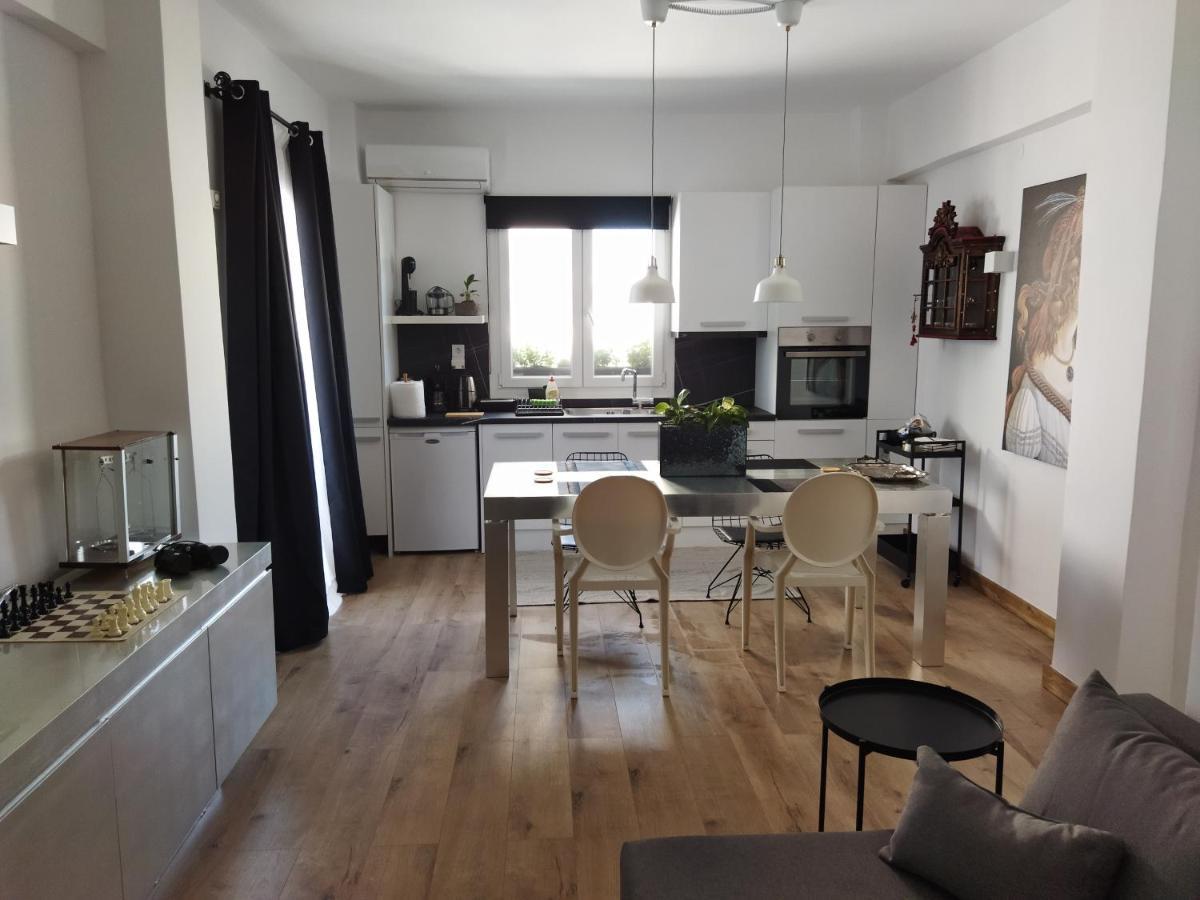 Minimal Apartment By The Beach Corinth Экстерьер фото