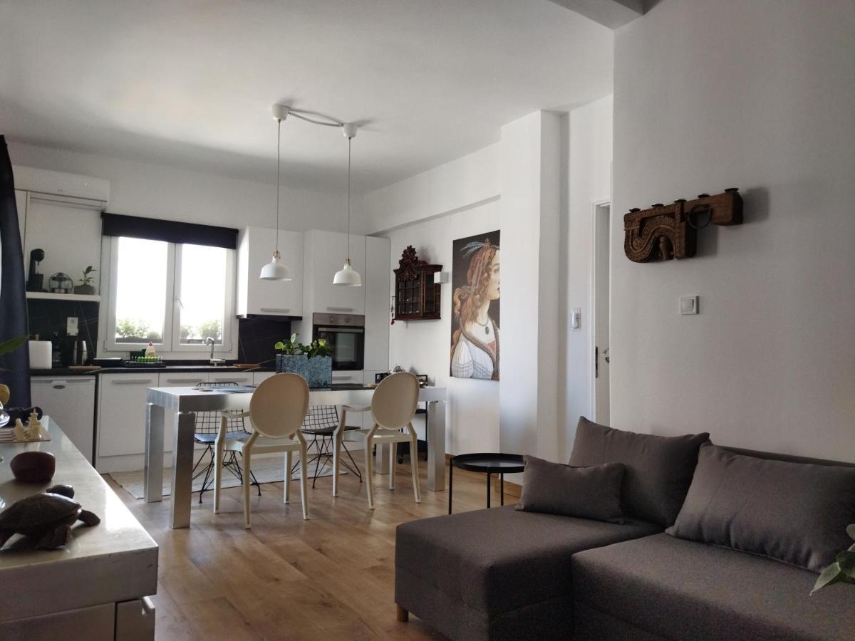 Minimal Apartment By The Beach Corinth Экстерьер фото