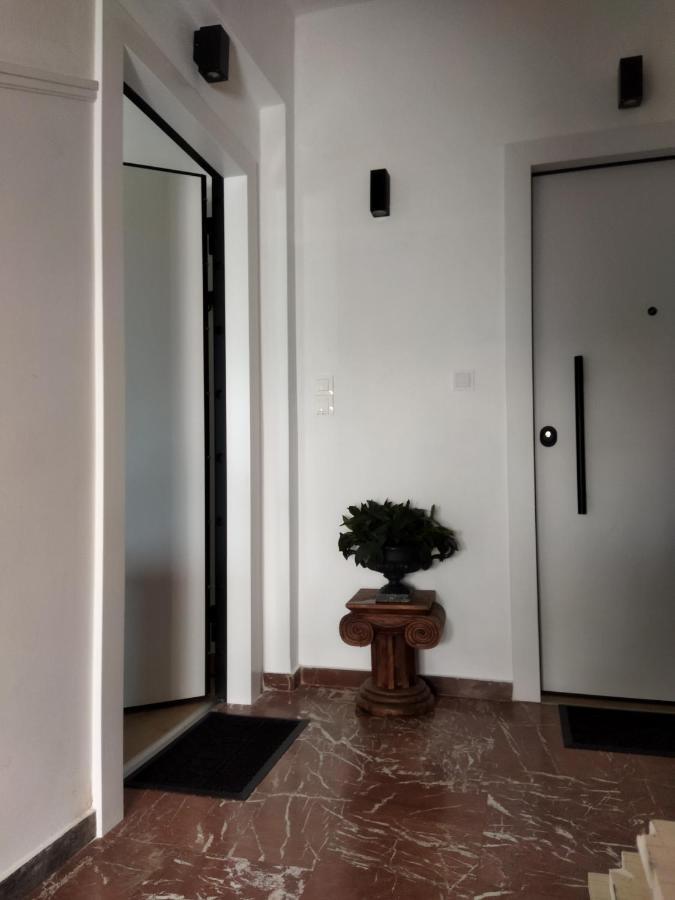 Minimal Apartment By The Beach Corinth Экстерьер фото