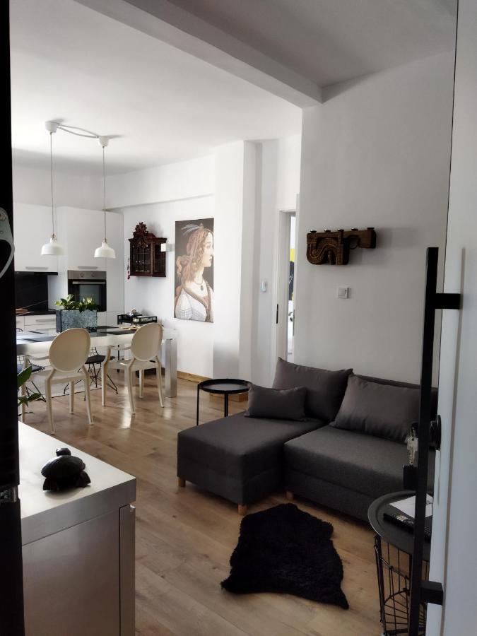 Minimal Apartment By The Beach Corinth Экстерьер фото