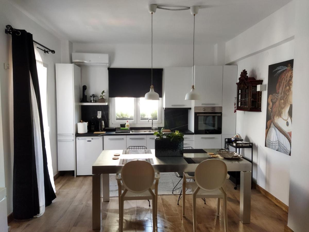 Minimal Apartment By The Beach Corinth Экстерьер фото